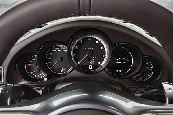 La nouvelle Porsche 911 Turbo S en approche