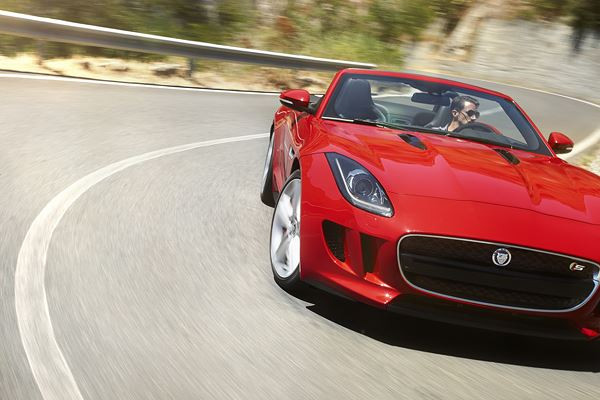 Un cabriolet sport Jaguar F-Type aux performances de haut niveau