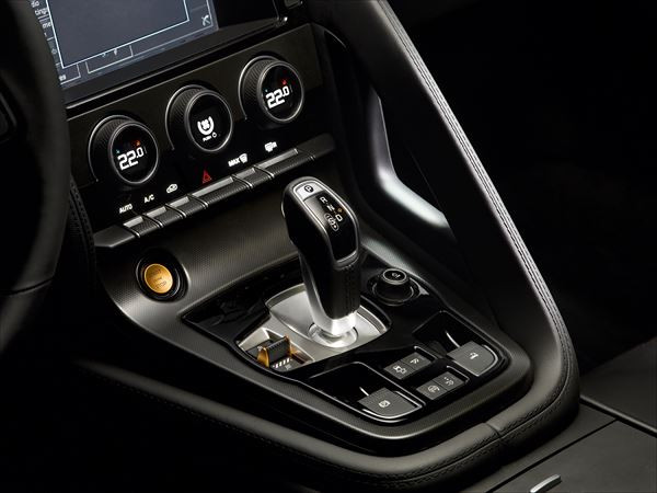Un cabriolet sport Jaguar F-Type aux performances de haut niveau