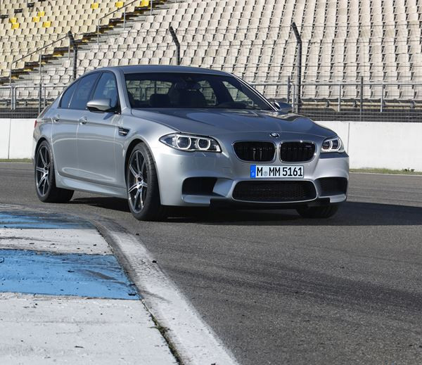 La berline hautes performances BMW M5 s'offre de nouvelles touches esthétiques