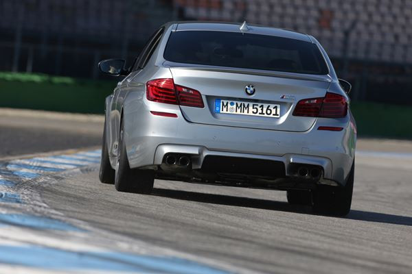 La berline hautes performances BMW M5 s'offre de nouvelles touches esthétiques