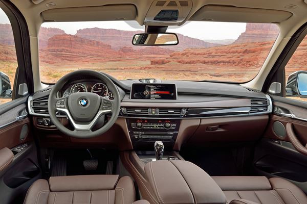 La troisième génération de la BMW X5 affiche un design tout en puissance