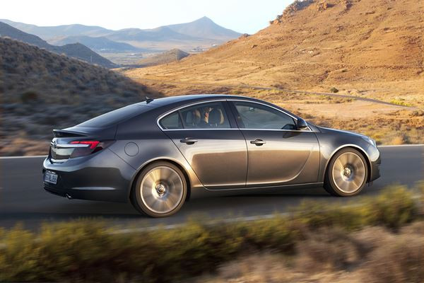 L'Opel Insignia s'offre des retouches esthétiques et des nouveaux moteurs