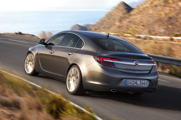 L'Opel Insignia s'offre des retouches esthétiques et des nouveaux moteurs