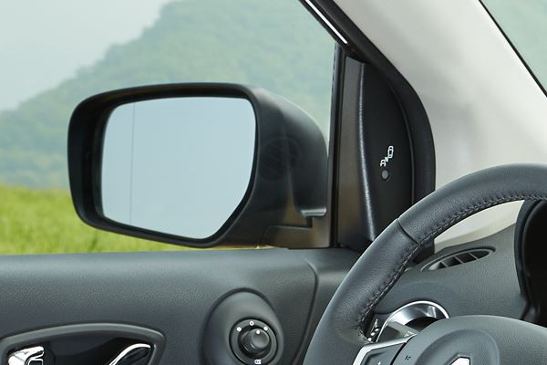 Le nouveau Renault Koleos adopte la nouvelle identité visuelle de Renault