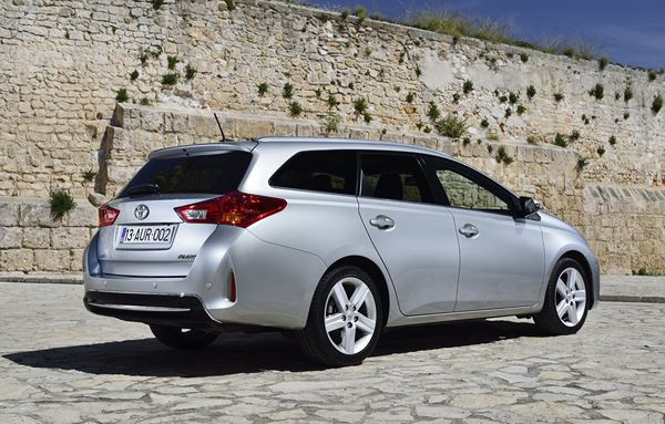Une élégante variante break de la Toyota Auris disponible en motorisation hybride