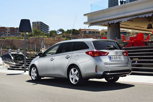 Une élégante variante break de la Toyota Auris disponible en motorisation hybride