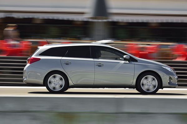 Une élégante variante break de la Toyota Auris disponible en motorisation hybride