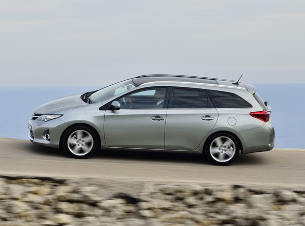 Une élégante variante break de la Toyota Auris disponible en motorisation hybride