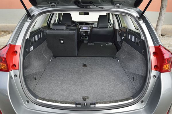 Une élégante variante break de la Toyota Auris disponible en motorisation hybride