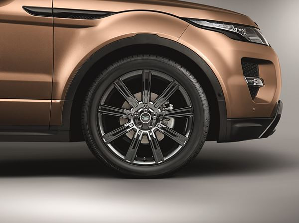 Le Range Rover Evoque s’offre quelques retouches et de nouvelles technologies