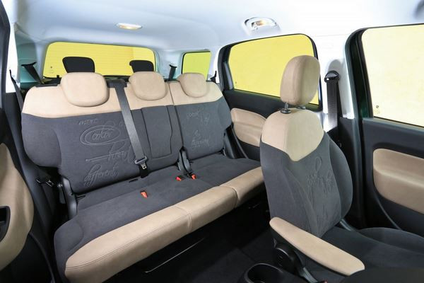 La Fiat 500L Living rallongée pour offrir une configuration 5 plus 2 places