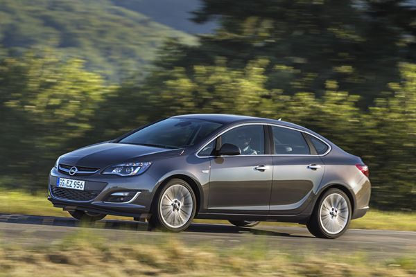 L'Opel Astra se décline en mode berline quatre portes