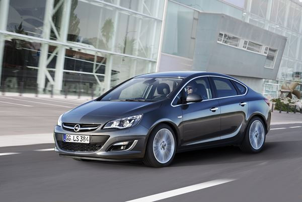 L'Opel Astra se décline en mode berline quatre portes