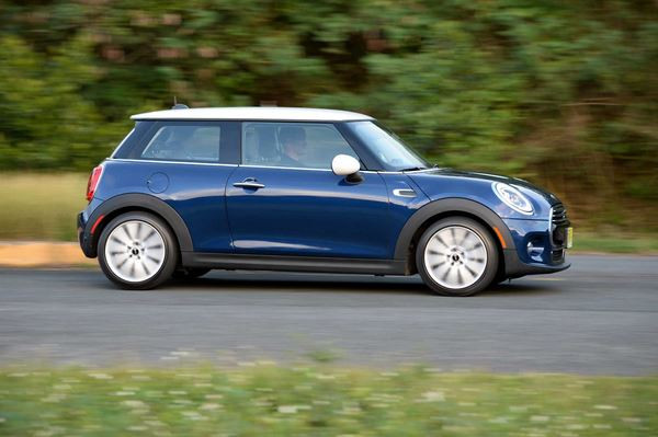 La nouvelle petite voiture premium Mini commercialisée à partir de 17 150 euros