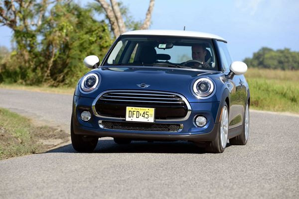 La nouvelle petite voiture premium Mini commercialisée à partir de 17 150 euros