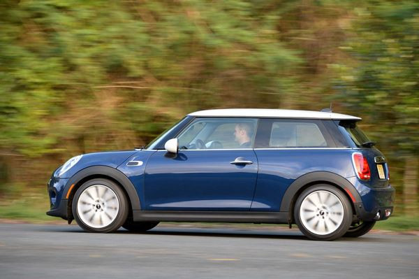 La nouvelle petite voiture premium Mini commercialisée à partir de 17 150 euros
