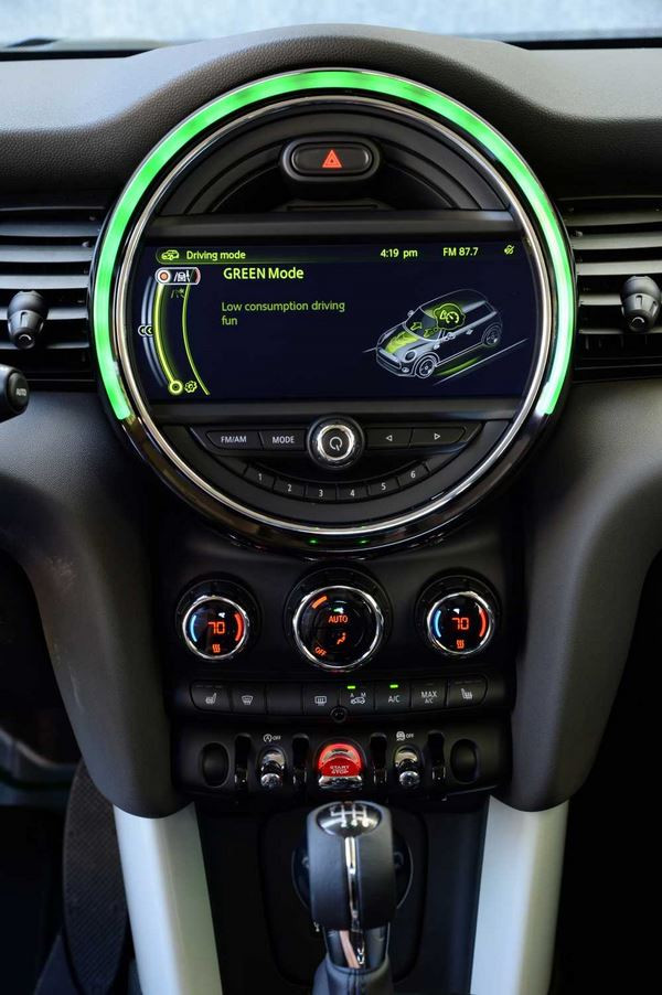 La nouvelle petite voiture premium Mini commercialisée à partir de 17 150 euros