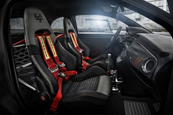 La légendaire Abarth 695 fait son retour 50 ans plus tard