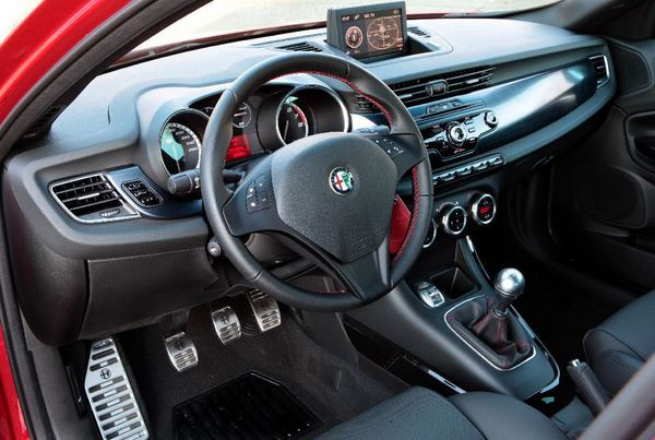 Le légendaire Quadrifoglio Verde fait son retour sur l'Alfa Romeo Giulietta
