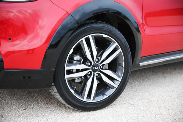 L'original crossover urbain Kia Soul fait ses débuts en France