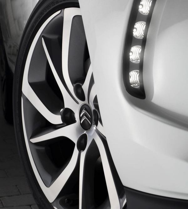 La DS 3 adopte de nouveaux projecteurs technologiques