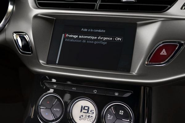 La DS 3 adopte de nouveaux projecteurs technologiques