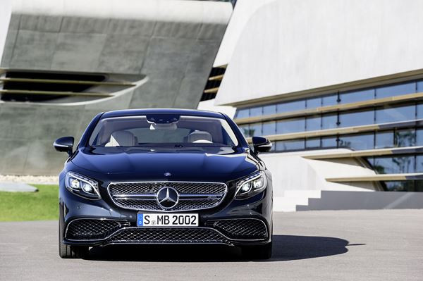La Mercedes Classe S Coupé en mode douze cylindres 65 AMG
