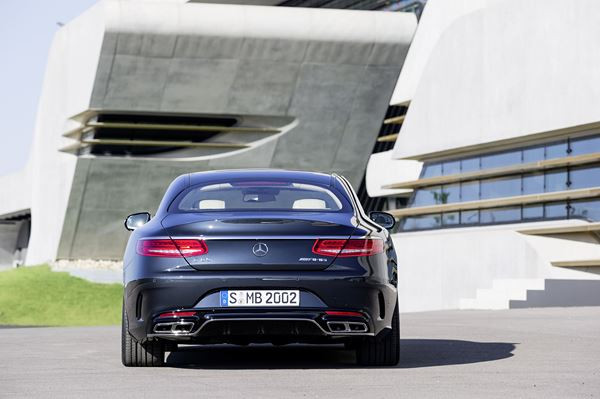 La Mercedes Classe S Coupé en mode douze cylindres 65 AMG