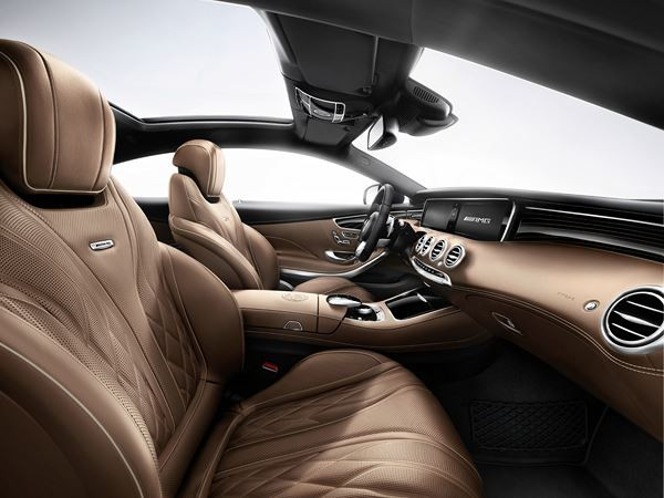 La Mercedes Classe S Coupé en mode douze cylindres 65 AMG