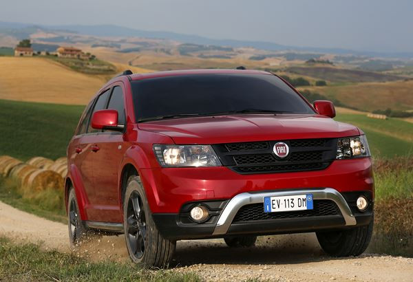 Le crossover Fiat Freemont Cross adopte les codes du « outdoor »