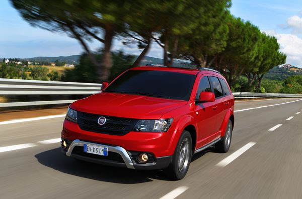 Le crossover Fiat Freemont Cross adopte les codes du « outdoor »