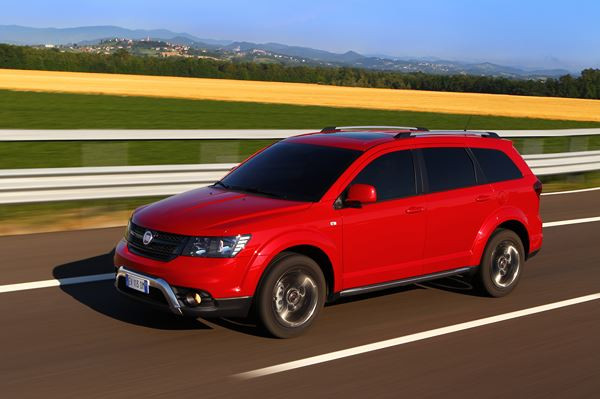 Le crossover Fiat Freemont Cross adopte les codes du « outdoor »