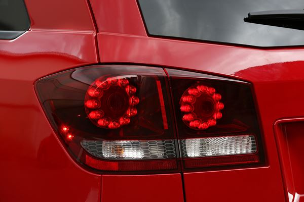 Le crossover Fiat Freemont Cross adopte les codes du « outdoor »