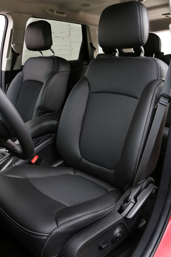 Le crossover Fiat Freemont Cross adopte les codes du « outdoor »