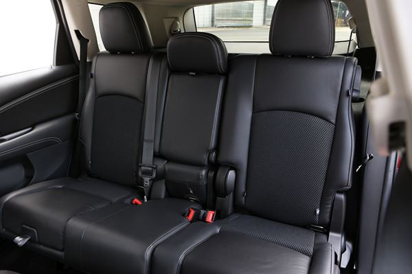 Le crossover Fiat Freemont Cross adopte les codes du « outdoor »