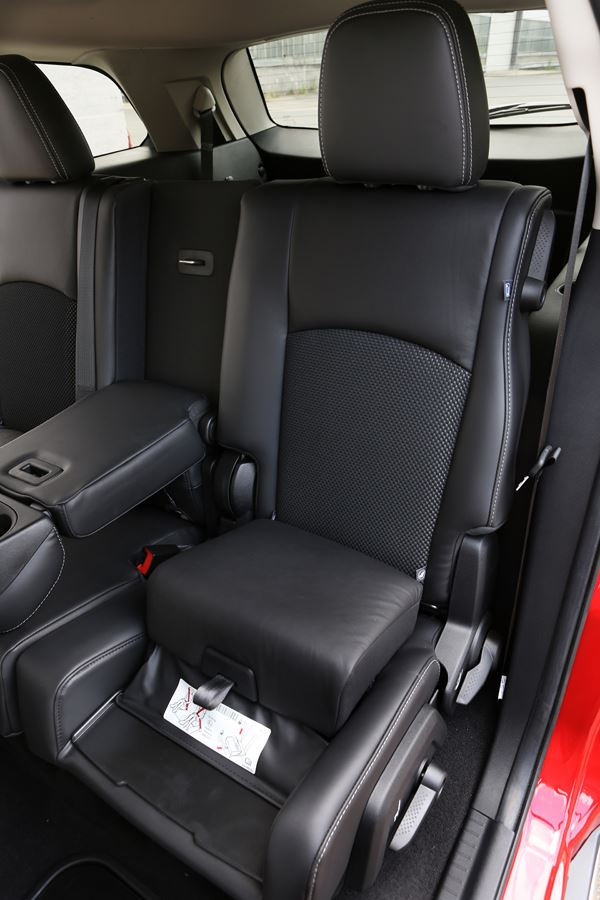 Le crossover Fiat Freemont Cross adopte les codes du « outdoor »