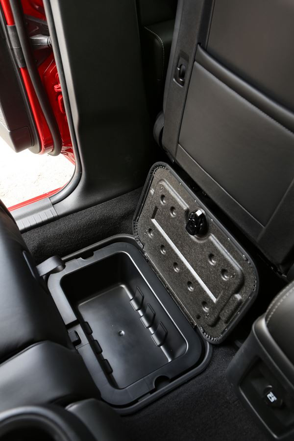 Le crossover Fiat Freemont Cross adopte les codes du « outdoor »