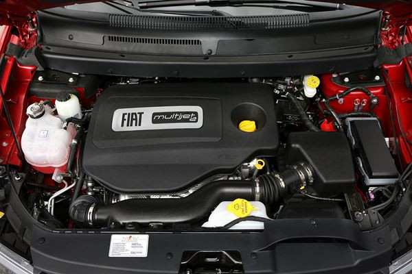 Le crossover Fiat Freemont Cross adopte les codes du « outdoor »