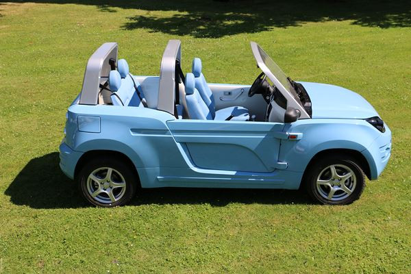 Bluesummer: un cabriolet 100% électrique décliné de la Bolloré Blue Car
