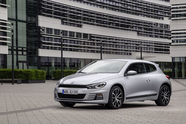 Le coupé Volkswagen Scirocco légèrement restylé reçoit de nouveaux moteurs