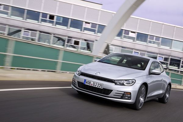 Le coupé Volkswagen Scirocco légèrement restylé reçoit de nouveaux moteurs