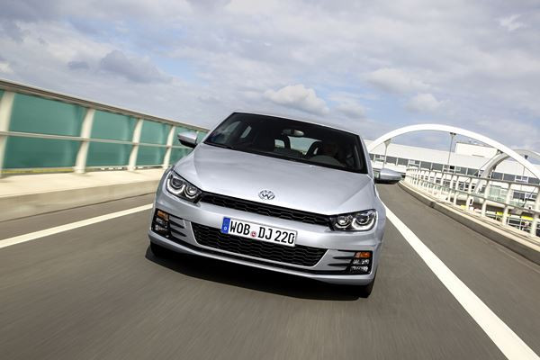 Le coupé Volkswagen Scirocco légèrement restylé reçoit de nouveaux moteurs