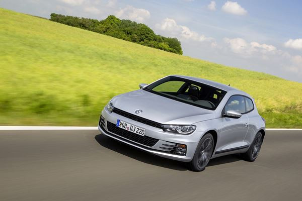Le coupé Volkswagen Scirocco légèrement restylé reçoit de nouveaux moteurs