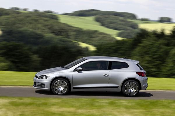 Le coupé Volkswagen Scirocco légèrement restylé reçoit de nouveaux moteurs