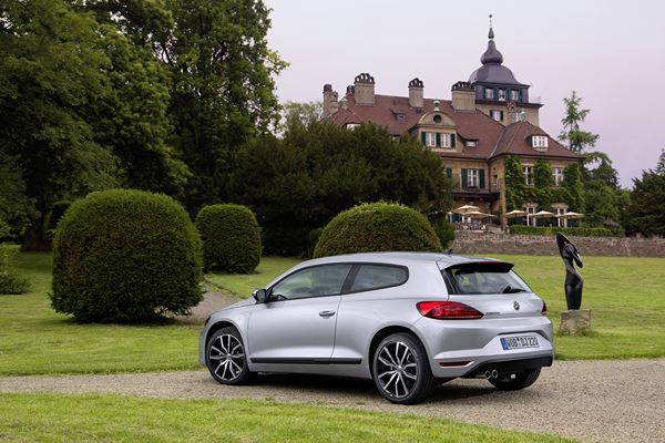 Le coupé Volkswagen Scirocco légèrement restylé reçoit de nouveaux moteurs