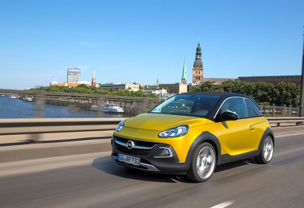 Le mini crossover urbain découvrable Opel Adam Rocks sort des sentiers battus