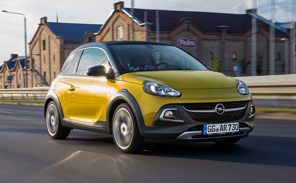 Le mini crossover urbain découvrable Opel Adam Rocks sort des sentiers battus