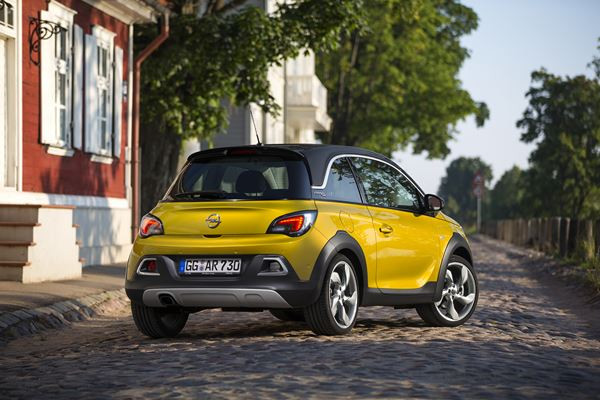 Le mini crossover urbain découvrable Opel Adam Rocks sort des sentiers battus