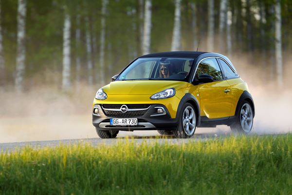 Le mini crossover urbain découvrable Opel Adam Rocks sort des sentiers battus